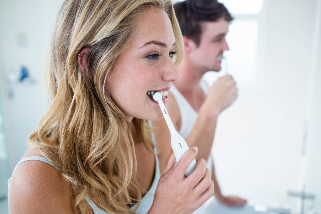 couple brushing their teeth